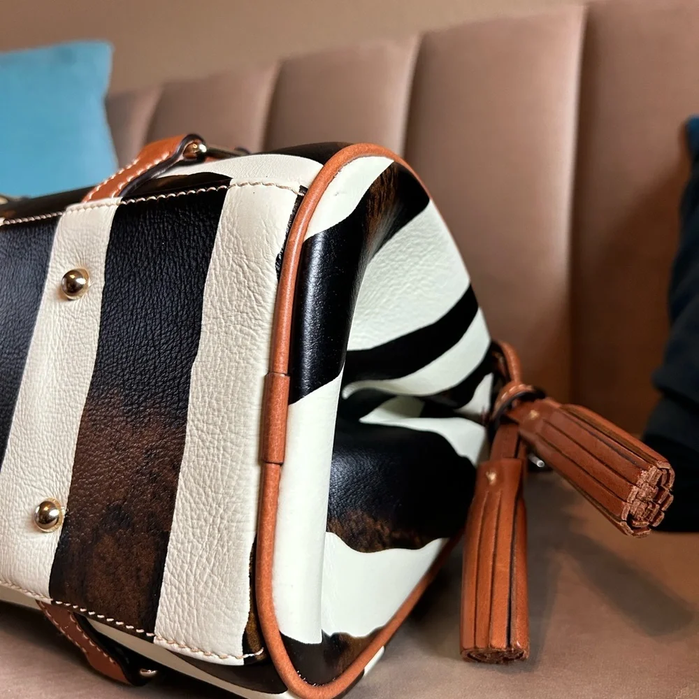 🦆 Like New Dooney & Bourke Zebra Leather Satchel - Picture 7 of 11